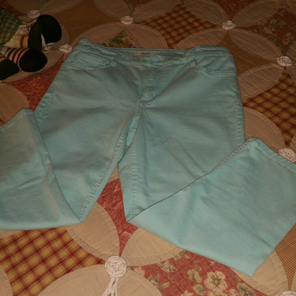 Cute Cropped Chelsea Cuffed Capris